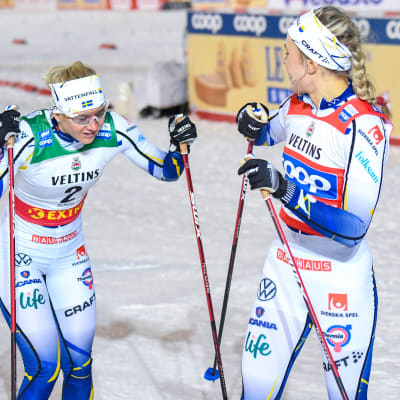 Maja Dahlqvist (till vänster) och Linn Svahn (till höger) i Ruka.