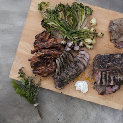 Grillad lammkarré, sadel, ribs och hjärta