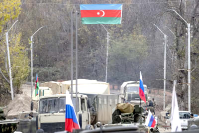 Omkring 2 000 ryska soldater ska garantera säkerheten i landkorridoren mellan Armenien och Nagorno-Karabach.