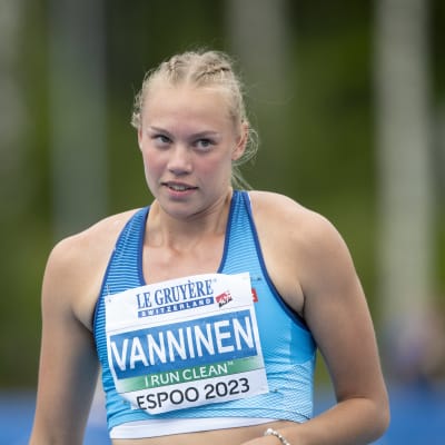 Saga Vanninen kuulakilpailussa. 