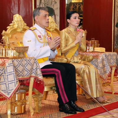 Thailands kung Maha Vajiralongkorn och hans fru.