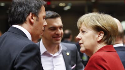 Italiens premiärminister Matteo Renzi, Greklands premiärminister Alexis Tsipras och Tysklands förbundskansler Angela Merkel vid EU-toppmötet i Bryssel den 19 mars.