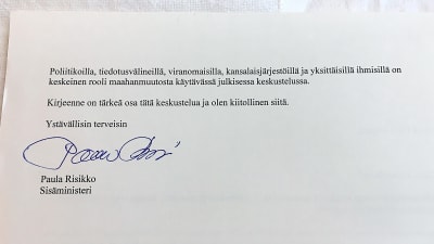 Slutet av inrikesminister Paula Risikkos brev till dem som är missnöjda med asylpolitiken. Skrivet på maskin och undertecknat för hand.