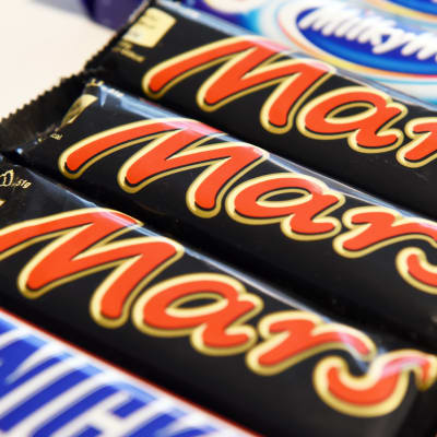 Snickers-, Mars- och Milky way-produkter dras tillbaka i flera europeiska länder.