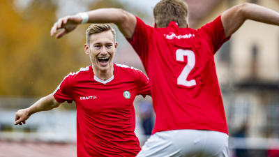 Piffens fotbollslag firar avancemanget till division 1