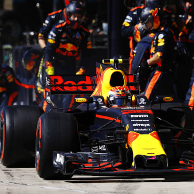 Red Bull-föraren Max Verstappen i depå.