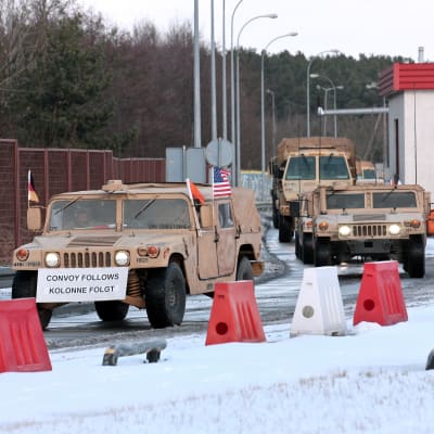 Amerikanska trupper anländer till gränsövergången Olszyna, västra Polen 12.1.2017