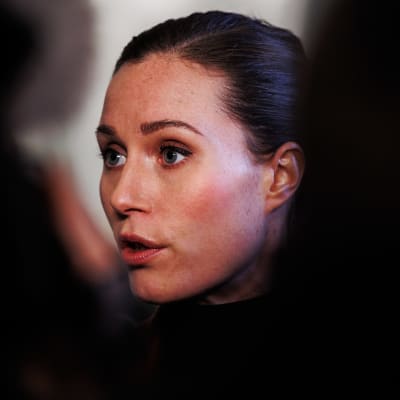 Pääministeri Sanna Marin (sd.) antoi kommentteja medialle eduskunnassa.