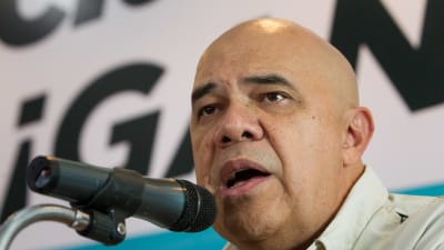 Oppositionsledaren Jesus Torrealba säger att man redan har överlämnat 1,85 miljoner namnunderskrifter för en folkomrsötning om presidenten till valfunktionärer