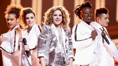 Belgiens Laura Tesoro med dansare