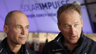 Från vänster: Bertrand Piccard och Andre Borschberg, Solar Impulse-projektets piloter..