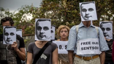 Tjeckiska aktivister höll en tyst demonstration för Sentsov i augusti i Prag