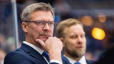 Jukka Jalonen tränar Finlands herrlandslag i ishockey.