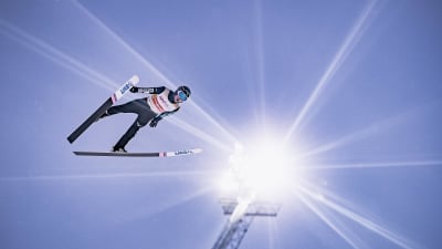 Ryoyu Kobayashi dominerar i backen.