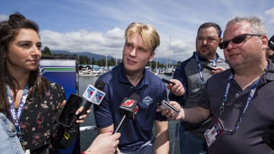 Kaapo Kakko är på plats i Vancouver för NHL-draften.