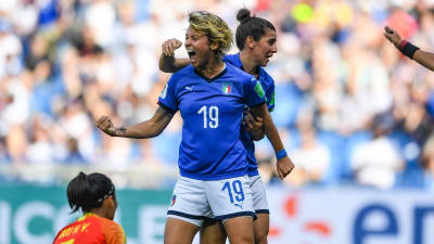 Valentina Giacinti firar mål.