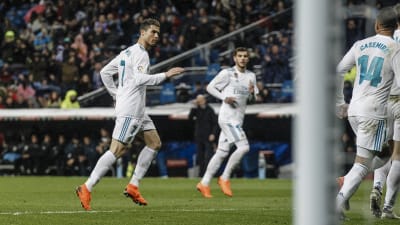 Cristiano Ronaldo spelar fotboll.