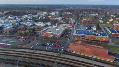 Karis stationsområde sett uppifrån med hjälp av en drönare.