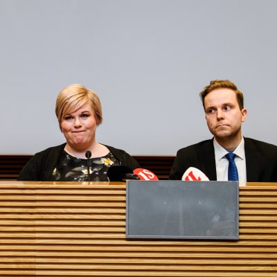 Antti Kurvinen, Annika Saarikko ja Petri Honkonen 31. maaliskuuta.