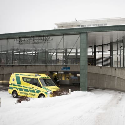 Lapin keskussairaalan sisäänkäynti