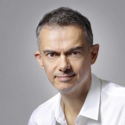 Koreografi Javier Torresin kasvokuva.