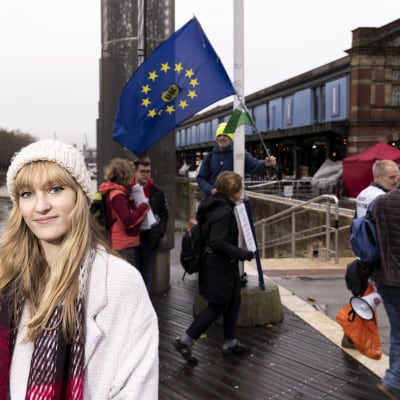 Ellie Varley Bristolissa. Äänestää EU:sta lähtemisen puolesta.