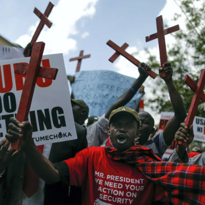 Demonstranter marscherar i Nairobi för ökad säkerhet i Kenya efter en terrorattack som al-Shabaab utförde i Mandera. Den somaliska gruppen utför ofta attacker i grannlandet Kenya.