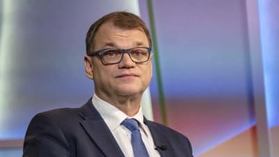 Juha Sipilä Ylen Ykkösaamussa ajettuaan parran 09.03.2018