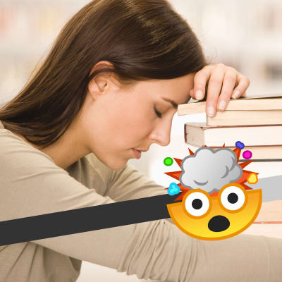 En kvinna lutar sin panna mot en trave böcker. I förgrunden en mätare med en emoji med exploderande huvud.