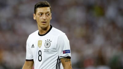 Bild på fotbollsspelaren Mesut Özil.