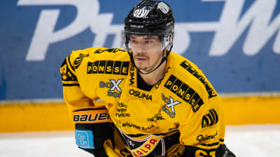 Miikka Pitkänen spelar ishockey.