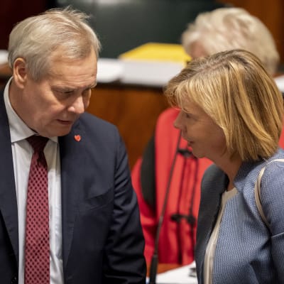 Antti Rinne ja Anna-Maja Henriksson 24.10.2019 eduskunnassa