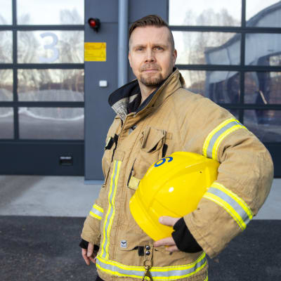 Palomies Harri Minkkinen Pohjois-Pohjanmaan pelastuslaitokselta kuvattuna 14.11.2023.