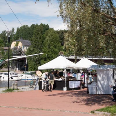 Försäljare vid Borgå å. 
