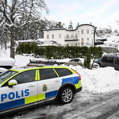 Poliisi on eristänyt asuinalueen Tukholmassa.