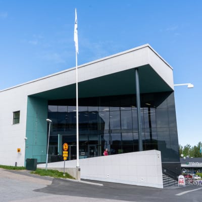 Nokian keskustaa, kirjasto.