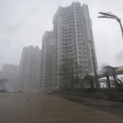Tyfonen Mangkhut drar över Hongkong.