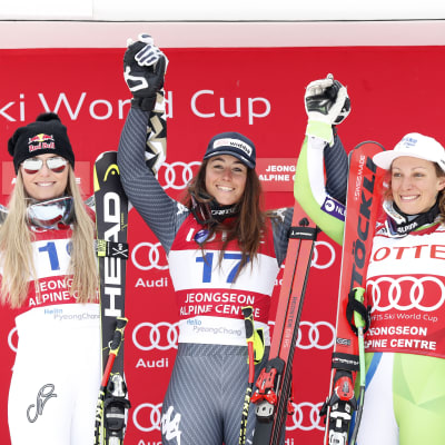 Lindsey Vonn, Sofia Goggia och Ilka Stuhec på prispallen.