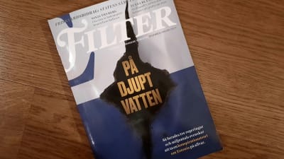 Pärmen på magasinet Filter, med en animation av hålet i Estonias skrov och texten "På djupt vatten".