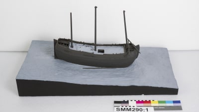En fartygsmodell av Borstövraket, ett tremastat handelsfartyg från 1700-talet.