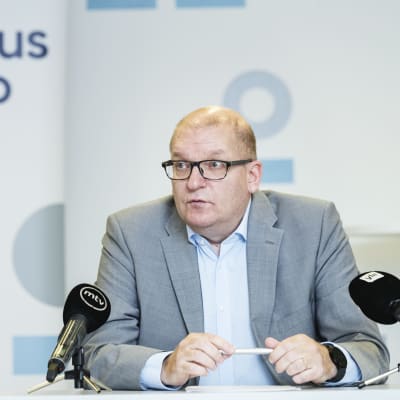  Teollisuusliiton puheenjohtaja Riku Aalto kertoi ajankohtaisesta työmarkkinatilanteesta ja tavoitteista hallituksen budjettiriiheen Teollisuusliiton mediainfossa Helsingissä 10. elokuuta 2022.