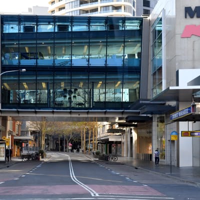 Gatorna i centrum av Sydney låg öde då de nya reglerna infördes.