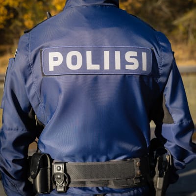 Poliisit ajoharjoituksissa Polamkissa.