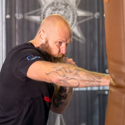Nyrkkeilijä Robert Helenius harjoittelee Maarianhaminassa 31. elokuuta 2021.