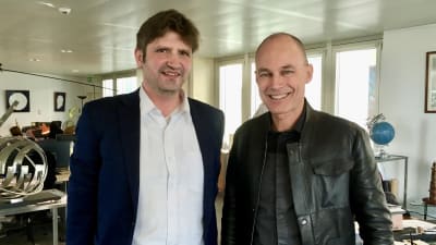 Bertrand Piccard med Svenska Yles medarbetare Gustaf Antell