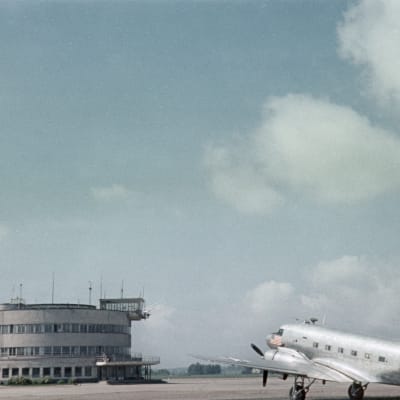 Malmin lentokenttä vuonna 1954. Kuva: Aukusti Tuhka.