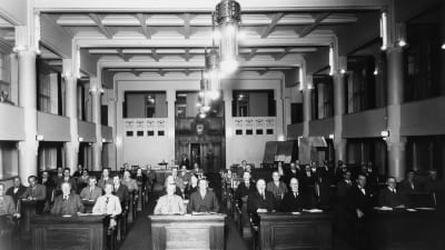 Helsingfors stadsfullmäktige samlat i Börshuset år 1929.