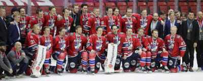 HIFK i lagbild med bronsmedaljer.