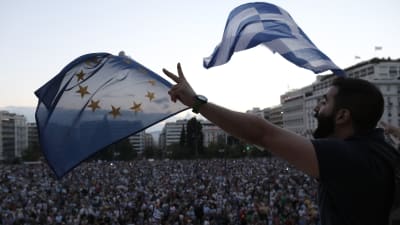 Greker demonstrerar i Aten den 18 juni 2015.