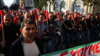 Anhängare till det grekiska kommunistpartiet demonstrerade mot nya reformer på lördagen 7.5.2016
